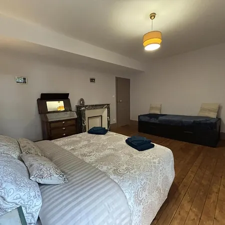 Holiday home Maison Bourgeoise De Charme Avec Spa, Parc Et Activites - Fr-1-489-541 Jaligny